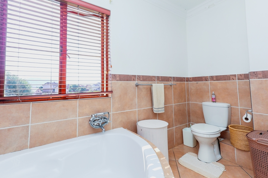 3 Bedroom Property for Sale in The Coves North West